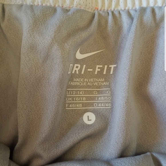 Nike short size L - Picture 4 of 5
